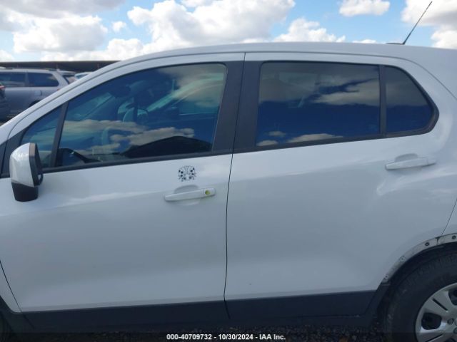 3GNCJKSBXJL396163 Chevrolet TRAX LS
