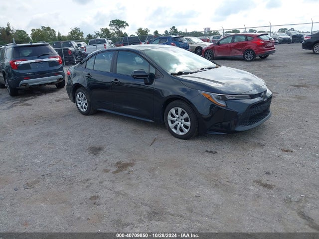 Toyota COROLLA LE 2021 5YFEPMAEXMP227873 Image 1