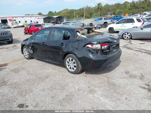 Toyota COROLLA LE 2021 5YFEPMAEXMP227873 Image 3