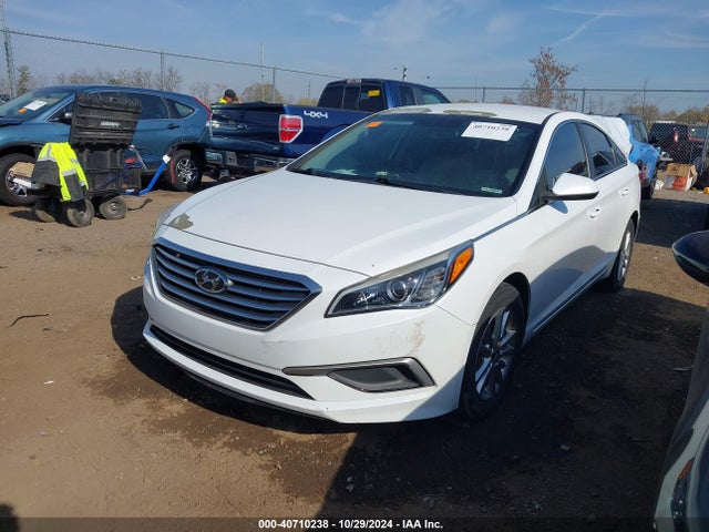 Hyundai SONATA SE 2017 5NPE24AF4HH481010 Image 2