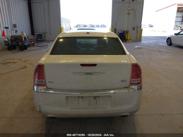2C3CCARG4EH136617 Chrysler 300