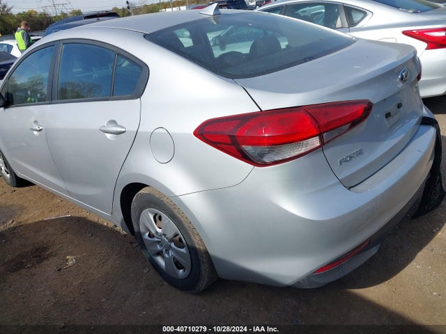 KIA FORTE LX 2018 3KPFL4A72JE213674 Image 3