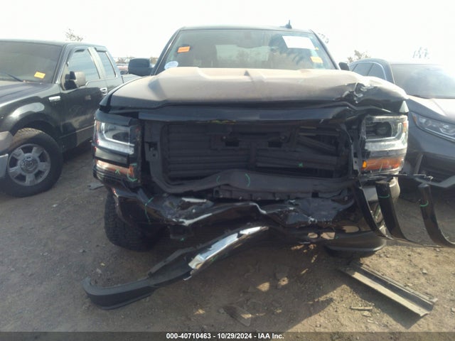 3GCUKREC9JG570644 Chevrolet Silverado 1500 2lt