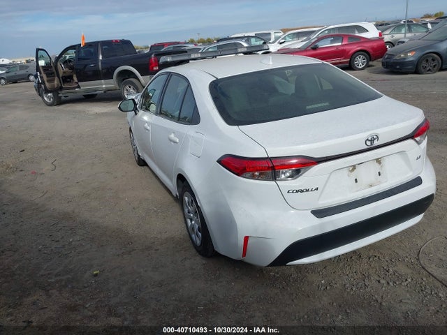 Toyota COROLLA LE 2022 JTDEPMAE2N3026737 Image 3
