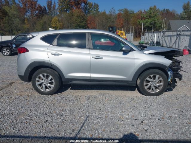 KM8J23A42KU885942 Hyundai TUCSON SE