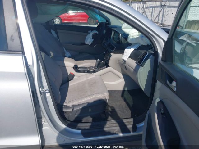 KM8J23A42KU885942 Hyundai TUCSON SE