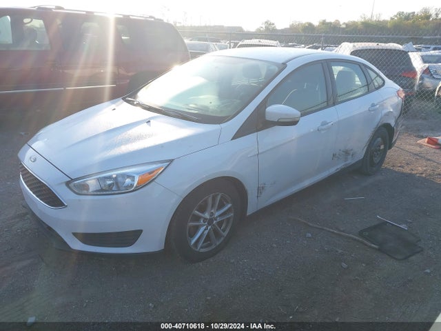 Ford FOCUS SE 2016 1FADP3F22GL201033 Image 2