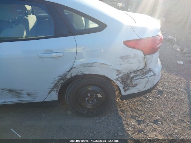 Ford FOCUS SE 2016 1FADP3F22GL201033 Image 6