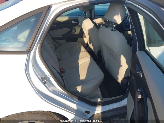 Ford FOCUS SE 2016 1FADP3F22GL201033 Image 8