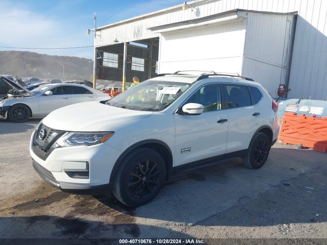 Nissan ROGUE SV 2017 5N1AT2MV7HC757996 Image 2