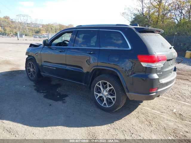 1C4RJFBGXJC377775 Jeep Grand Cherokee Sterling Edition 4x4