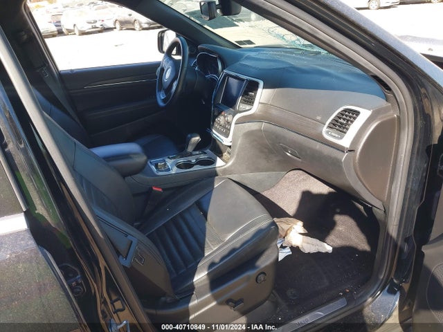 1C4RJFBGXJC377775 Jeep Grand Cherokee Sterling Edition 4x4