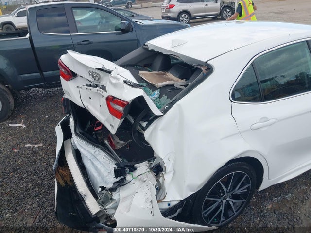 4T1G11AK7MU442561 Toyota CAMRY SE
