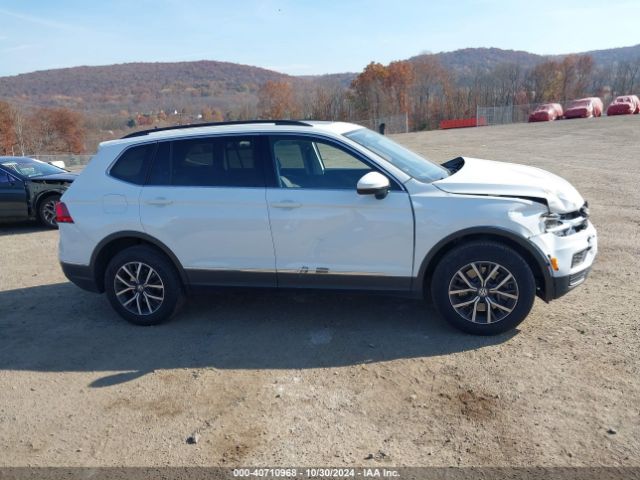 3VV2B7AXXLM123833 Volkswagen Tiguan 2.0t Se/2.0t Se R-line Black/2.0t Sel