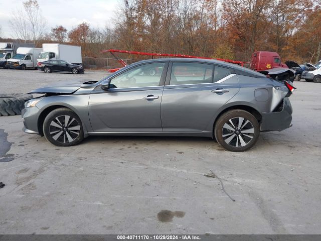 1N4BL4DWXMN345587 Nissan Altima Sv Intelligent Awd