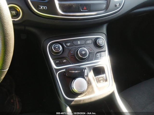 Chrysler 200 Limited 2015 1C3CCCAB2FN622802 Image 11