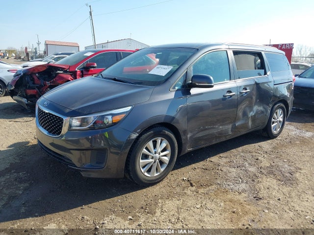 KIA SEDONA LX 2017 KNDMB5C13H6336814 Image 2