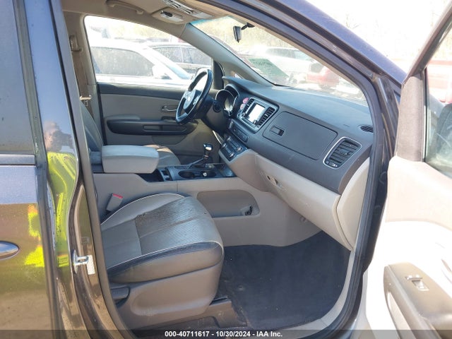KIA SEDONA LX 2017 KNDMB5C13H6336814 Image 5