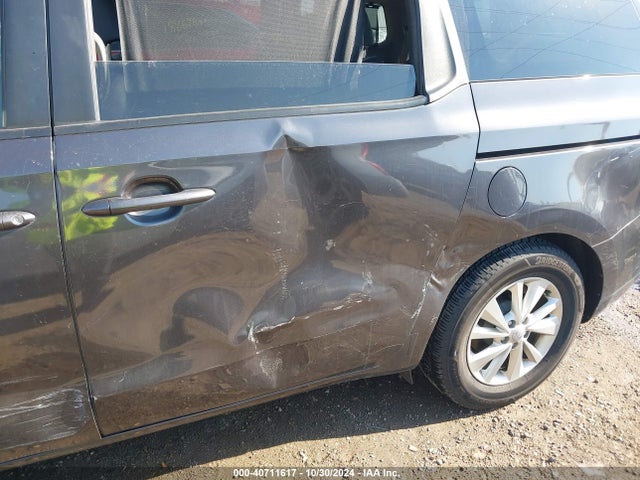 KIA SEDONA LX 2017 KNDMB5C13H6336814 Image 6