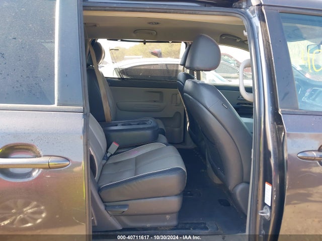 KIA SEDONA LX 2017 KNDMB5C13H6336814 Image 8