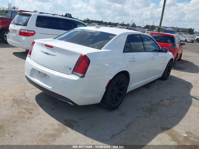 Chrysler 300 2015 2C3CCABG3FH842070 Image 4