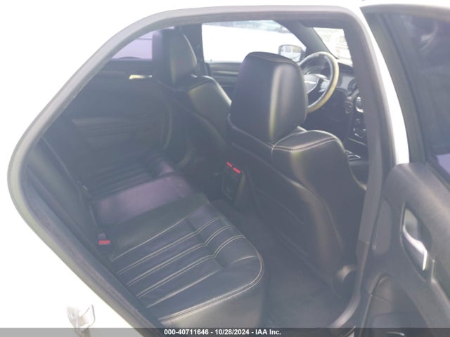 Chrysler 300 2015 2C3CCABG3FH842070 Image 8