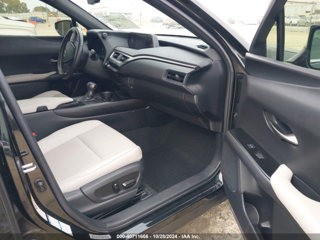 JTHU9JBHXK2006121 Lexus UX 250H