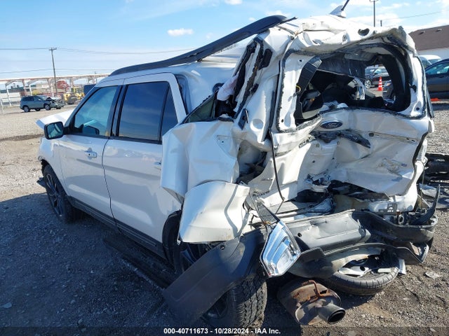 Ford EXPLORER XLT 2019 1FM5K8DH1KGB04825 Image 3