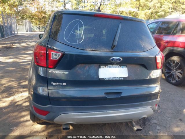1FMCU0GD0KUB49400 Ford ESCAPE SE
