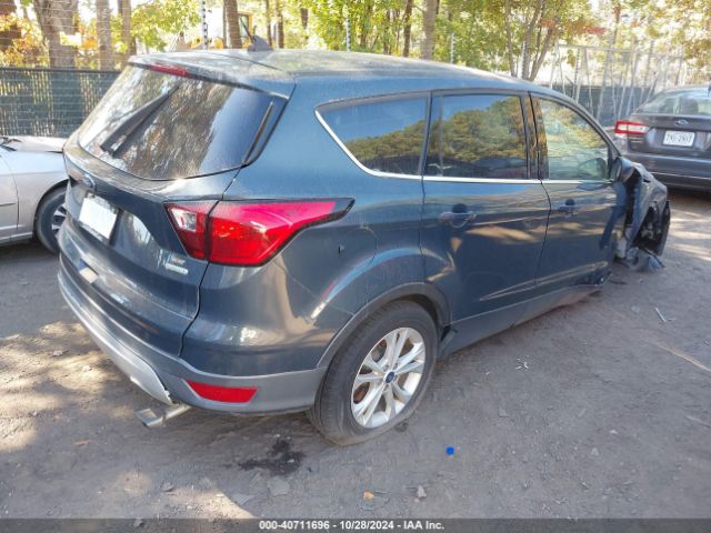 1FMCU0GD0KUB49400 Ford ESCAPE SE