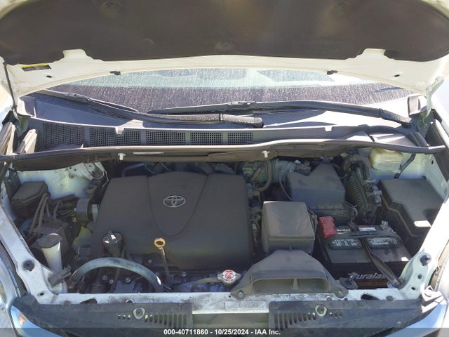 Toyota Sienna Le 8 Passenger 2018 5TDKZ3DC3JS920496 Image 10