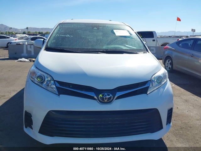 Toyota Sienna Le 8 Passenger 2018 5TDKZ3DC3JS920496 Image 13