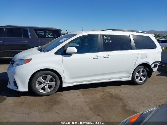 Toyota Sienna Le 8 Passenger 2018 5TDKZ3DC3JS920496 Image 15