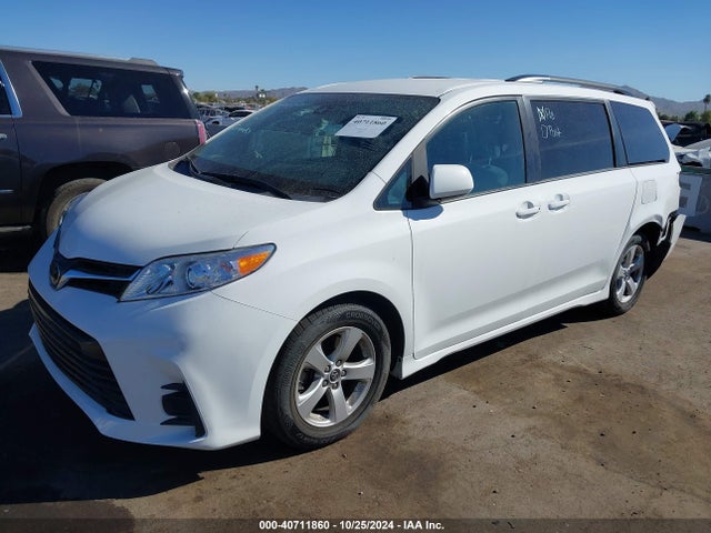 Toyota Sienna Le 8 Passenger 2018 5TDKZ3DC3JS920496 Image 2
