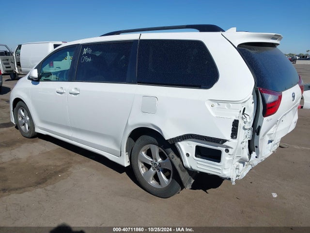 Toyota Sienna Le 8 Passenger 2018 5TDKZ3DC3JS920496 Image 3