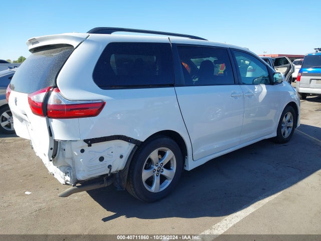 Toyota Sienna Le 8 Passenger 2018 5TDKZ3DC3JS920496 Image 4