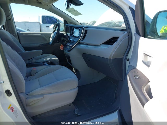 Toyota Sienna Le 8 Passenger 2018 5TDKZ3DC3JS920496 Image 5