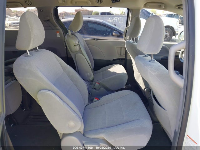 Toyota Sienna Le 8 Passenger 2018 5TDKZ3DC3JS920496 Image 8