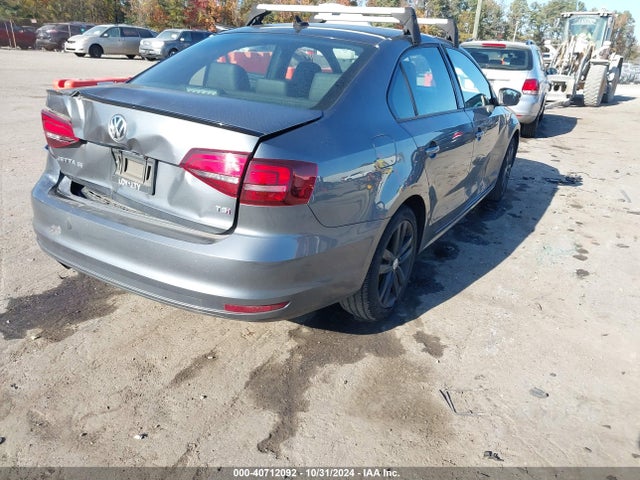 3VWD17AJ3JM222851 Volkswagen Jetta 1.8t Se Sport