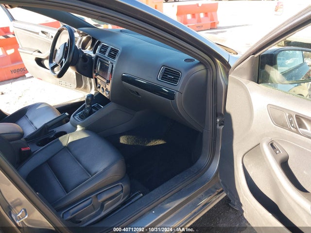 3VWD17AJ3JM222851 Volkswagen Jetta 1.8t Se Sport