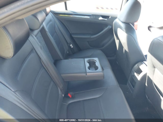 3VWD17AJ3JM222851 Volkswagen Jetta 1.8t Se Sport