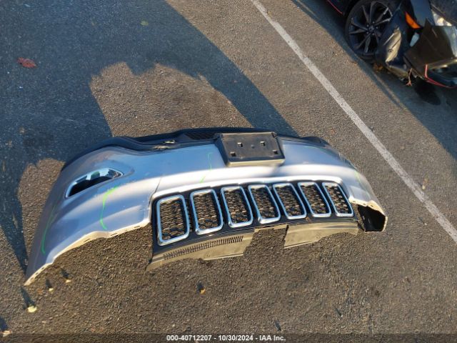 1C4RJFAG4JC421707 Jeep Grand Cherokee Laredo E 4x4