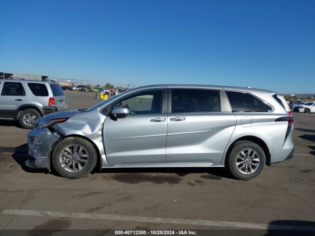 5TDKSKFC4PS074433 Toyota SIENNA LE
