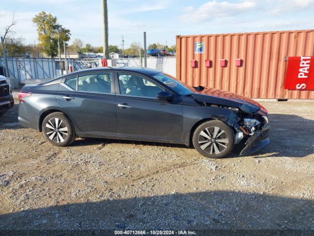 1N4BL4DW8NN358372 Nissan Altima Sv Intelligent Awd