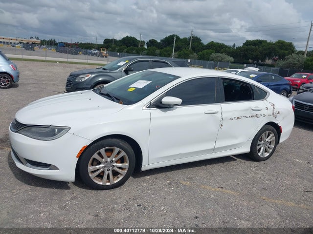 1C3CCCAB8FN607592 Chrysler 200 Limited