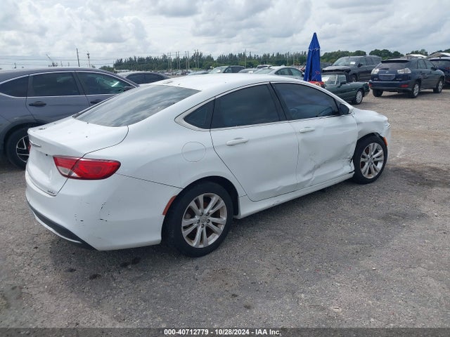 1C3CCCAB8FN607592 Chrysler 200 Limited