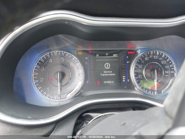 1C3CCCAB8FN607592 Chrysler 200 Limited