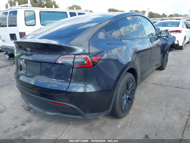 2024 TESLA MODEL Y 7SAYGAEE0RF104028 Photo 3