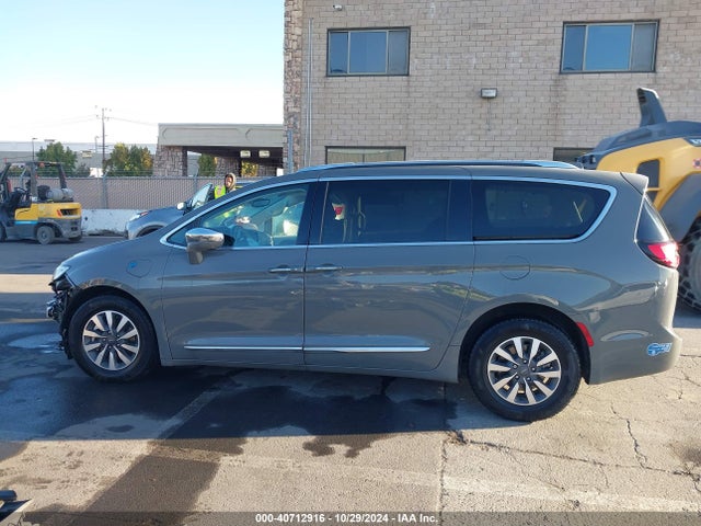 Chrysler Pacifica Hybrid Limited 2021 2C4RC1S73MR553428 Image 15