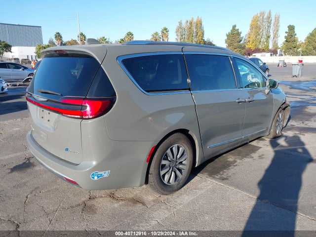 Chrysler Pacifica Hybrid Limited 2021 2C4RC1S73MR553428 Image 4